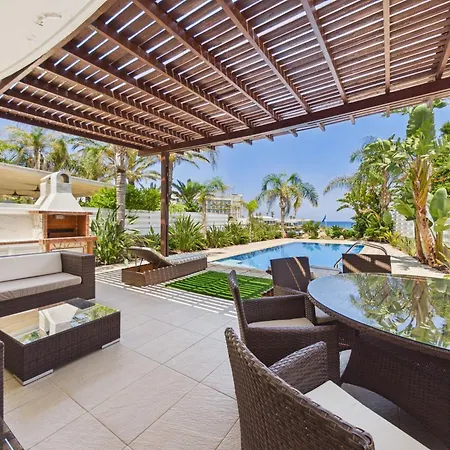 Vila Pernera Front Dream